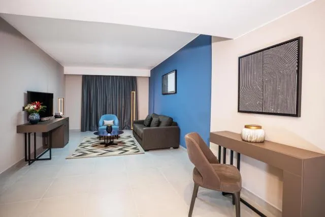  Hotel Holiday International - picture  : Seating area,TV/entertainment centre,Living room,Seating area,Property 