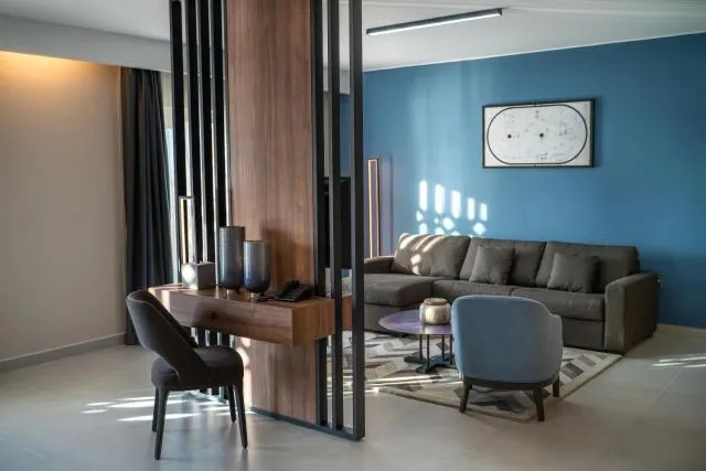  Hotel Holiday International - picture  : Seating area,Living room,Seating area,Property 