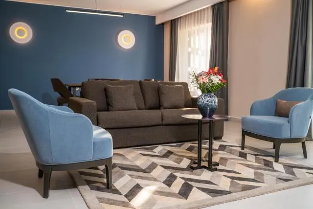  Hotel Holiday International - picture  : Seating area,Living room,Seating area,Property 