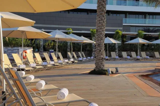  Park Inn by Radisson Abu Dhabi Yas Island - picture  : Swimming pool,Activities,On site,Pool view,Swimming pool,Property 