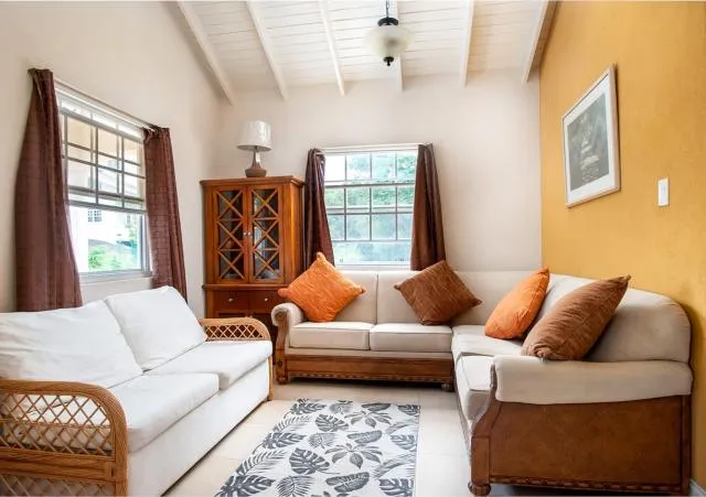  THE GOOD LIFE - picture  : Seating area,TV and multimedia,Property 