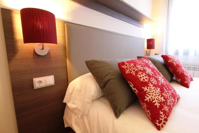  Pierre & Vacances Andorra El Tarter - picture  : Bed,Bed,Bedroom,Property,Room 