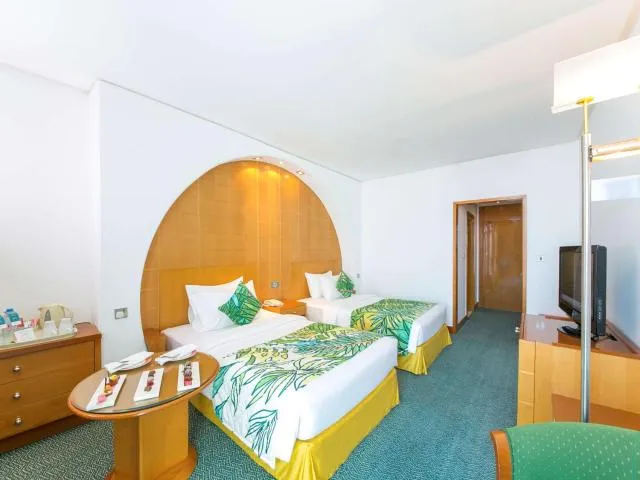  Mercure Grand Jebel Hafeet - picture  : Bed,Photo of the whole room,On site,Room 