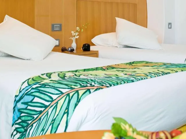  Mercure Grand Jebel Hafeet - picture  : Bed,Photo of the whole room,On site,Room 