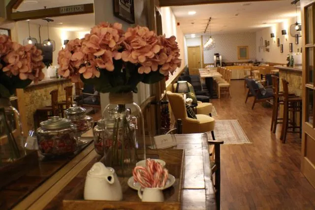  Hotel Meta - picture  : Toilet,Lounge or bar,Decorative detail,Property 