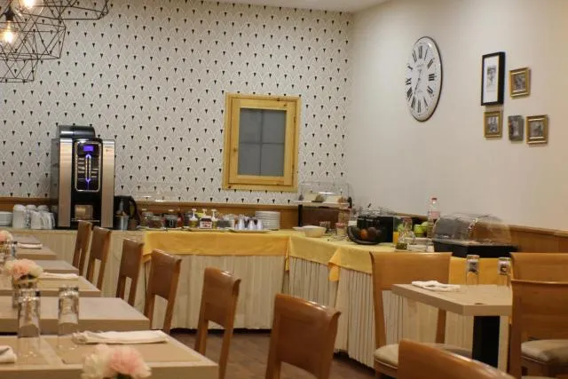  Hotel Meta - picture  : Toilet,Lounge or bar,Property 