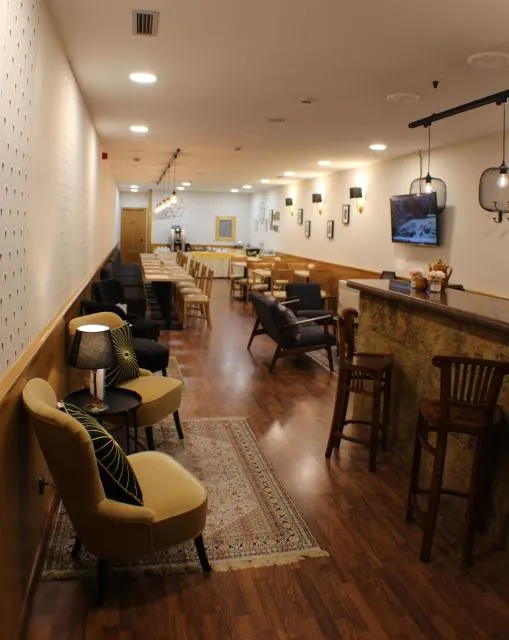  Hotel Meta - picture  : Toilet,Patio,Lounge or bar,Property 