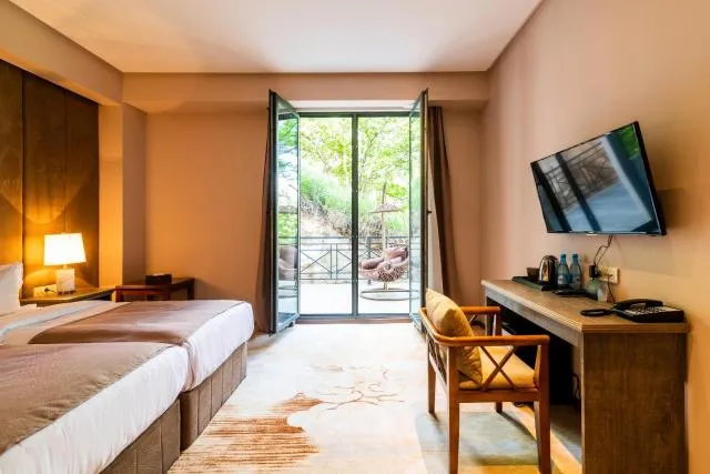  Aurora Resort Tsaghkadzor - picture  : TV/entertainment centre,Bed,Bedroom,Property 