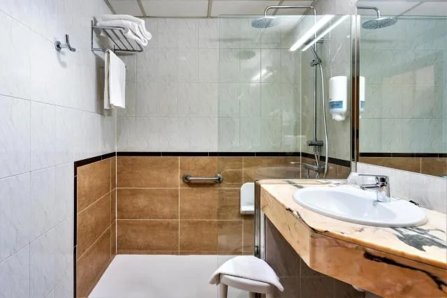  Hotel Panorama - picture  : Shower,Toilet,Bathroom,Bathroom,Facility for disabled guests,Property 