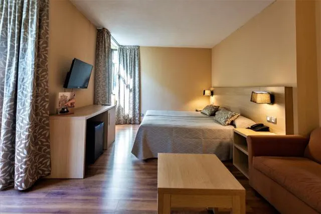  Hotel Panorama - picture  : Bed,Bed,TV and multimedia,Photo of the whole room,Seating area,Property,Room 