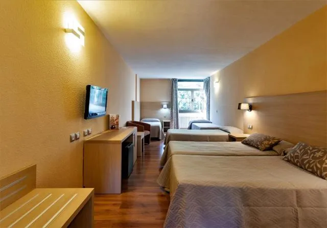  Hotel Panorama - picture  : Bed,TV and multimedia,Photo of the whole room,Bedroom,Property,Room 