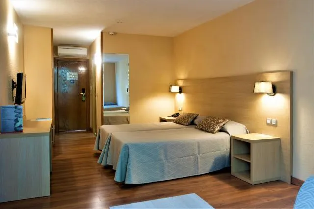  Hotel Panorama - picture  : Bed,TV and multimedia,Photo of the whole room,Seating area,Bedroom,Property,Room 