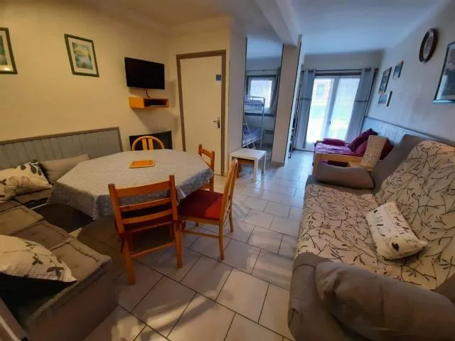  Altissim Tres Estrelles - picture  : Seating area,Dining area,Balcony/Terrace,Kitchen or kitchenette,Living room,Dining area,Bedroom,Pets,Mountain view,Street view,Property 