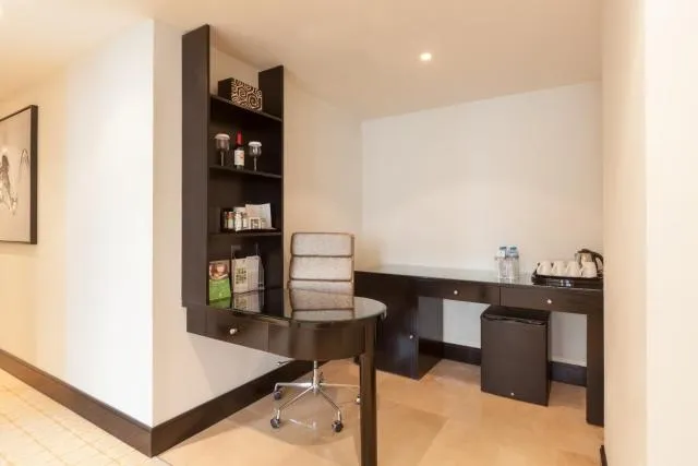  Holiday Inn Dubai Al Barsha, an IHG Hotel - picture  : Kitchen/kitchenette,Photo of the whole room,Room 