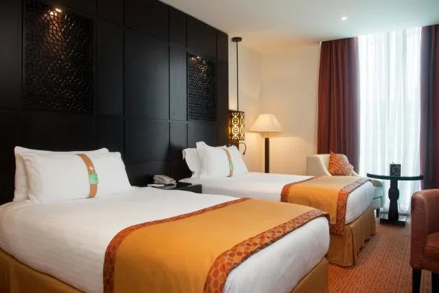  Holiday Inn Dubai Al Barsha, an IHG Hotel - picture  : Restaurant/places to eat,Bed,Bedroom,Property 