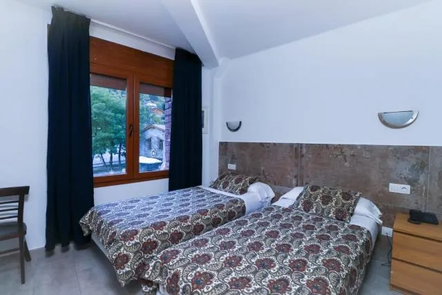  Hotel Comapedrosa - picture  : Bed,Bedroom,Property 