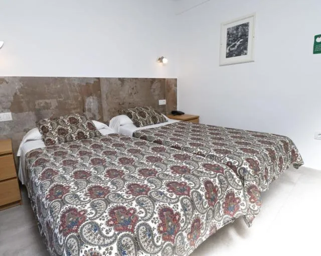  Hotel Comapedrosa - picture  : Bed,Bedroom,Property 