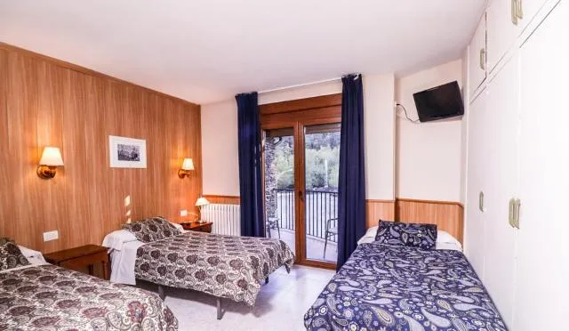 Hotel Comapedrosa - picture  : Bed,Bedroom,Property 