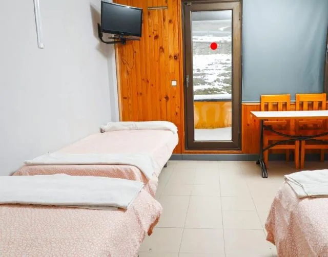  Apartaments Crest Pas - picture  : TV/entertainment centre,Bed 