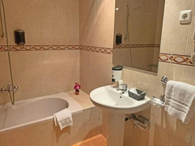 Hotel Antic - picture  : Bathroom,Bathroom,Property 