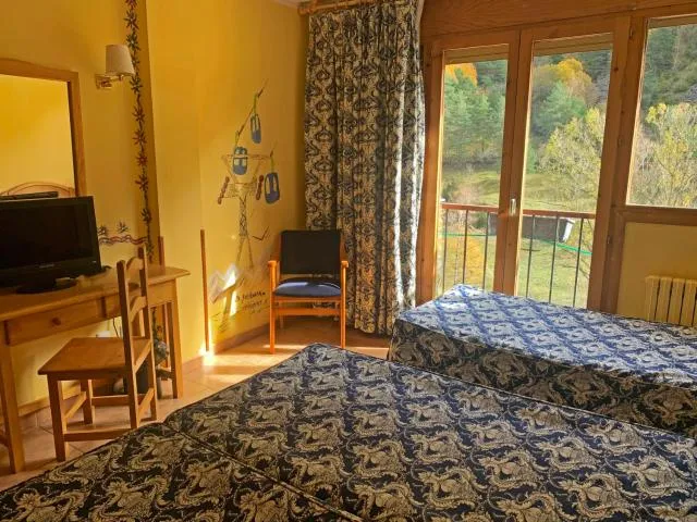  Hotel Antic - picture  : TV/entertainment centre,Bed,Bedroom,Property 