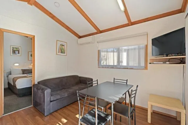  Discovery Parks - Barossa Valley - picture  : Seating area,Dining area,Living room,Dining area,Property 