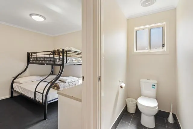  Discovery Parks - Barossa Valley - picture  : Bathroom,Off site,Bathroom,bunk bed,Property,Room 
