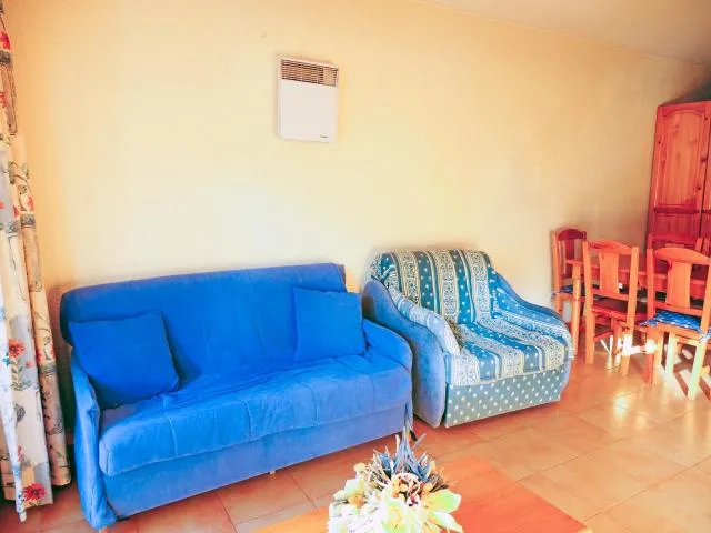  Kione Calgary - picture  : Seating area,Living room,Property 