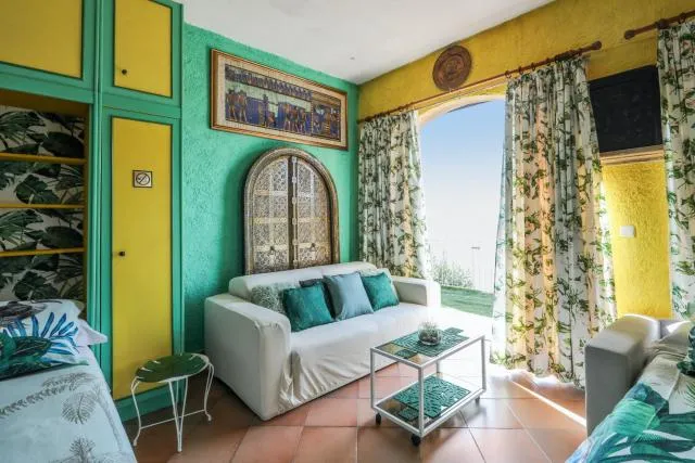  Studio avec vue sur la mer piscine interieure et terrasse a Menton a 4 km de la plage - photo  : Zone assise,Été 