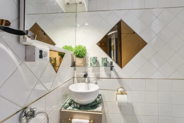  Studio avec vue sur la mer piscine interieure et terrasse a Menton a 4 km de la plage - photo  : Salle de bain,Été,Salle de bain,Propriété 