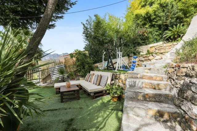  Studio avec vue sur la mer piscine interieure et terrasse a Menton a 4 km de la plage - photo  : Jardin,Propriété 