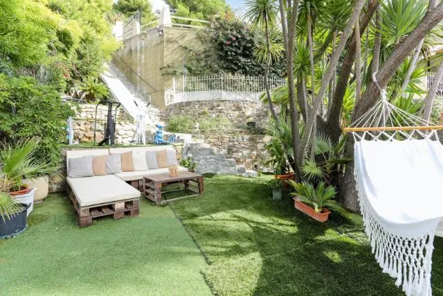  Studio avec vue sur la mer piscine interieure et terrasse a Menton a 4 km de la plage - photo  : Jardin,Été,Jardin,Propriété 