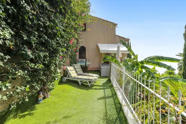  Studio avec vue sur la mer piscine interieure et terrasse a Menton a 4 km de la plage - photo  : Jardin,Propriété 