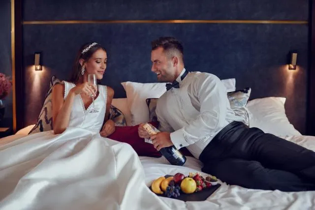  InterContinental Warszawa, an IHG Hotel - picture  : Bed,People,Banquet/Function facilities,On site,Food,wedding,Property,Room 