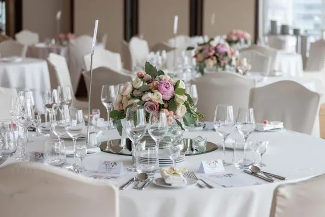  InterContinental Warszawa, an IHG Hotel - picture  : Toilet,Property building,Restaurant/places to eat,Banquet/Function facilities,Meeting/conference room,wedding,Property 