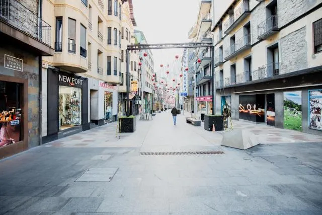  El Niu de Escaldes - picture  : Neighbourhood,Aqua park,Summer,Property 