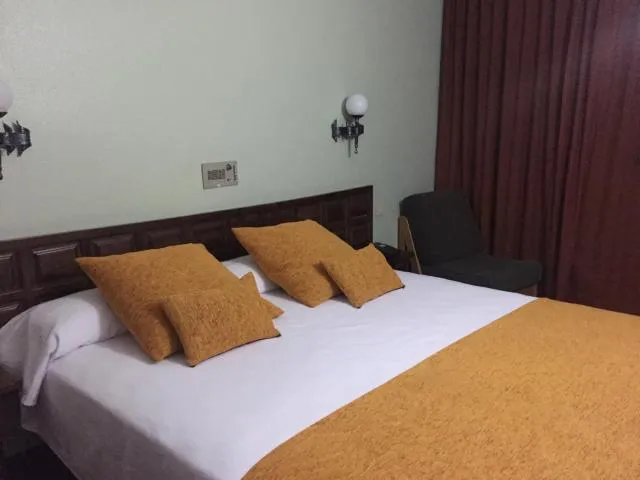  Hotel Folch - picture  : Bed,Balcony/Terrace,Photo of the whole room,Bedroom,Quiet street view,Property,Room 