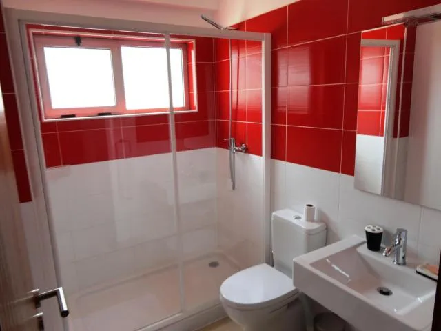  Inn Luanda - picture  : Shower,Bathroom,Other,Property 