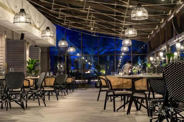  Sofitel Dubai Jumeirah Beach - picture  : Toilet,Restaurant/places to eat,Property 