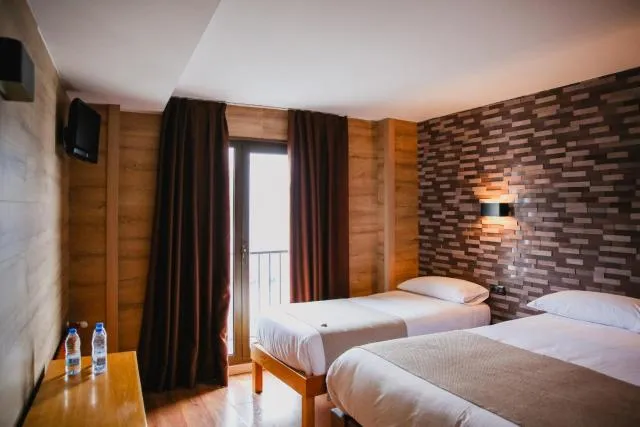  Cal Ruiz - picture  : Bed,Bedroom,Property 