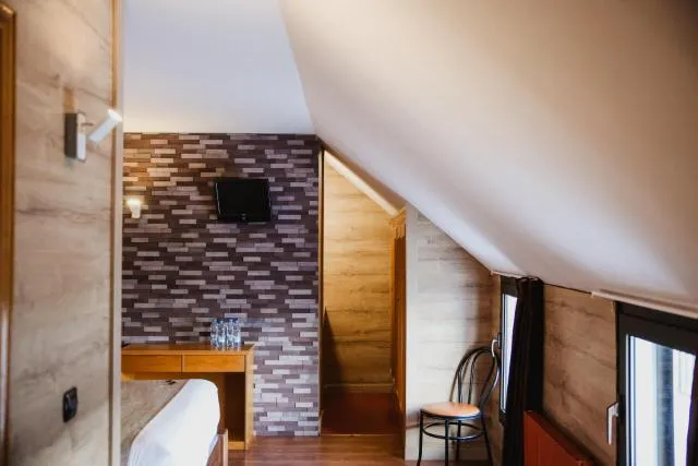  Cal Ruiz - picture  : Bathroom,Bedroom,Property 