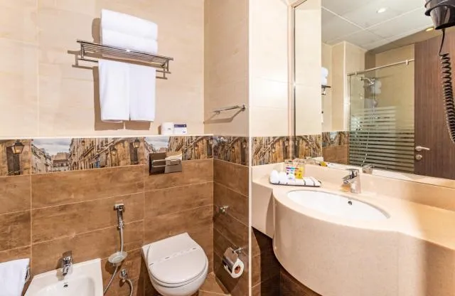  Gravity Hotel Abu Dhabi - picture  : Shower,Bathroom,Bathroom,Property 