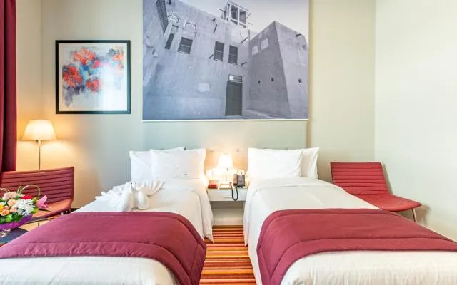  Gravity Hotel Abu Dhabi - picture  : Bed,Bed,Summer,Photo of the whole room,Bedroom,Property,Room 