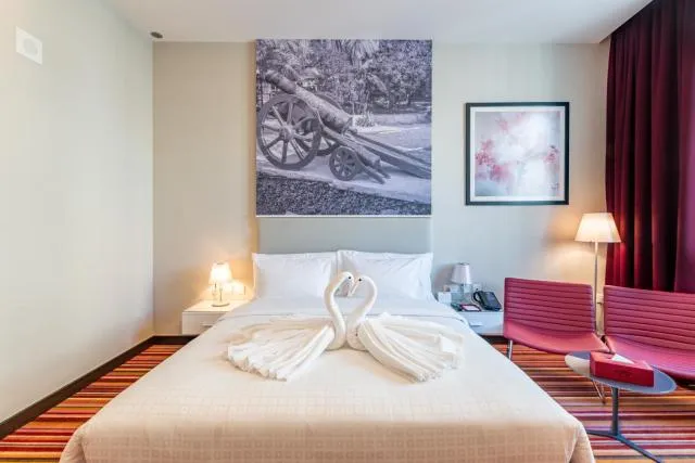  Gravity Hotel Abu Dhabi - picture  : Bed,Bed,Photo of the whole room,Bedroom,Property,Room 