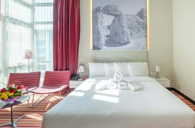  Gravity Hotel Abu Dhabi - picture  : Bed,Bed,Summer,Photo of the whole room,Bedroom,Property,Room 