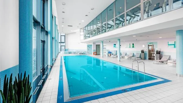  InterContinental Warszawa, an IHG Hotel - picture  : Swimming pool,Summer,Swimming pool,Property 