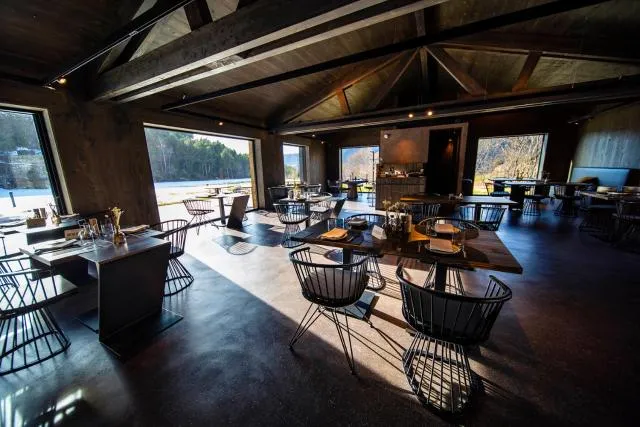  Les Pardines 1819 Mountain suites & SPA - picture  : Toilet,Restaurant/places to eat,Property 