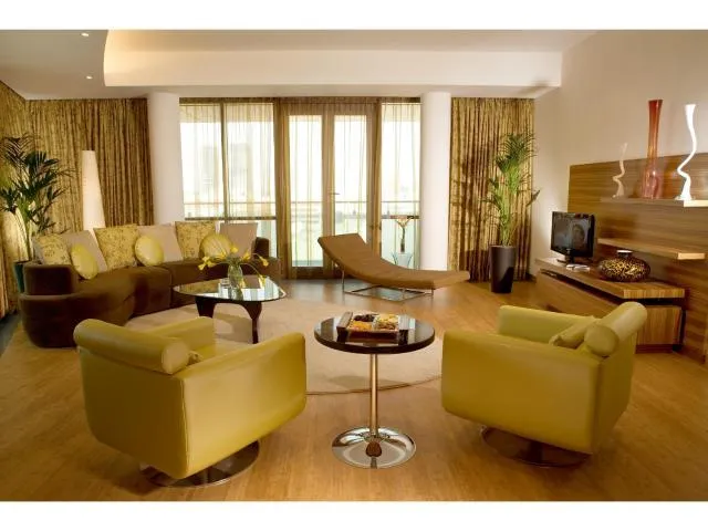  Burjuman Arjaan by Rotana - Dubai - picture  : Seating area,Living room,Property 