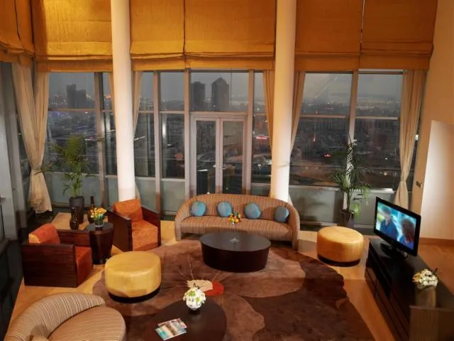  Burjuman Arjaan by Rotana - Dubai - picture  : Living room,Photo of the whole room,City view,Property,Room 