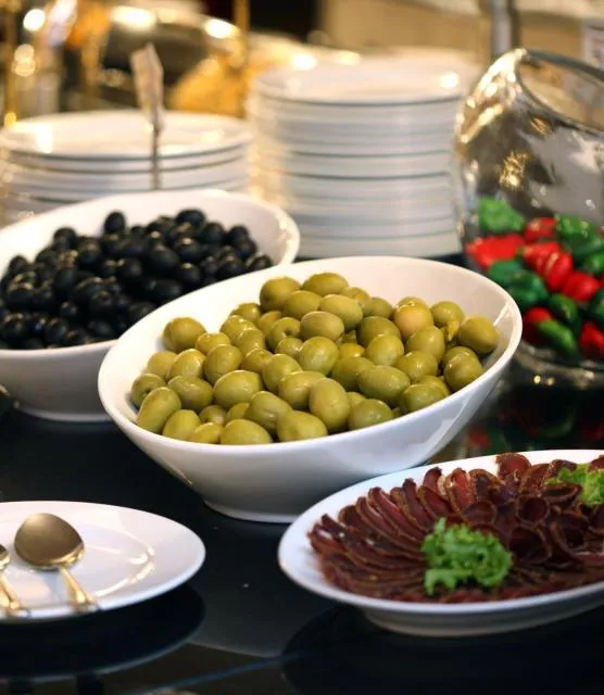  Ani Plaza Hotel - picture  : Buffet breakfast,Property 